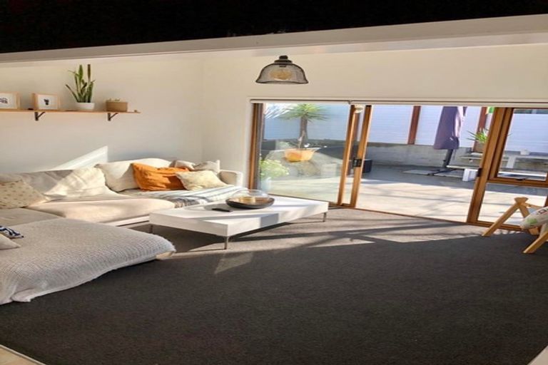 Photo of property in 15 Eskdale Road, Birkdale, Auckland, 0626