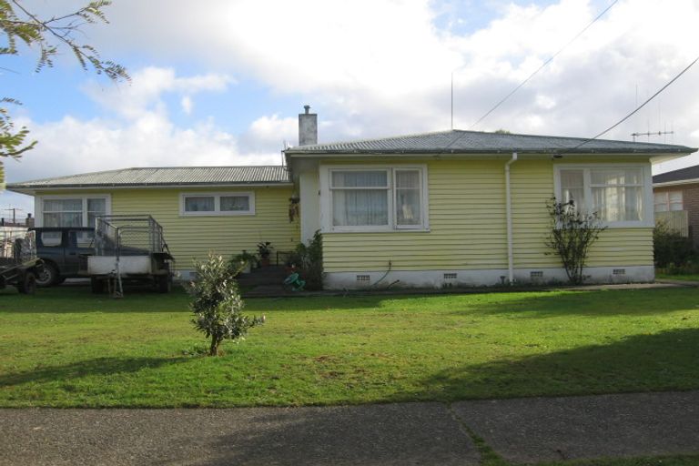 Photo of property in 12 Churchill Avenue, Feilding, 4702