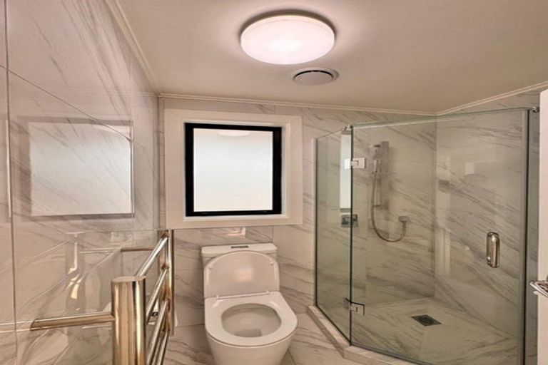 Photo of property in 18 Kelwyn Road, Kelston, Auckland, 0602