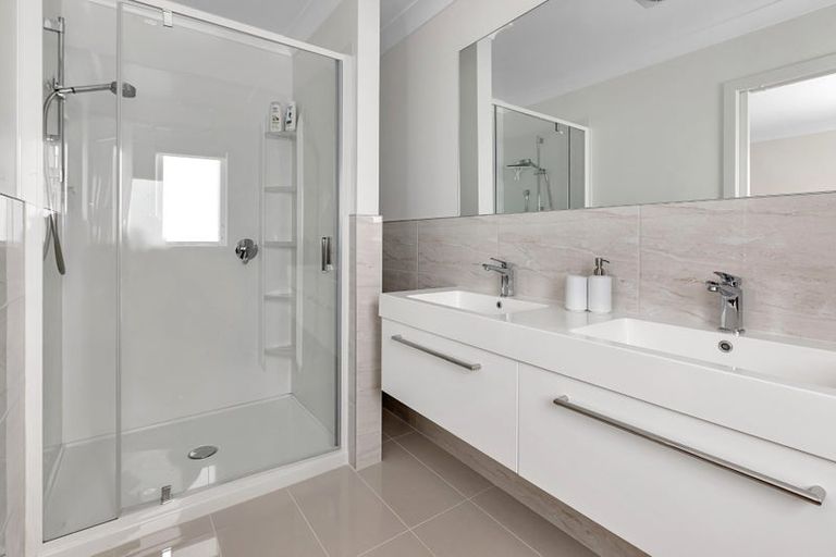 Photo of property in 41 Kaurinui Crescent, One Tree Point, 0118