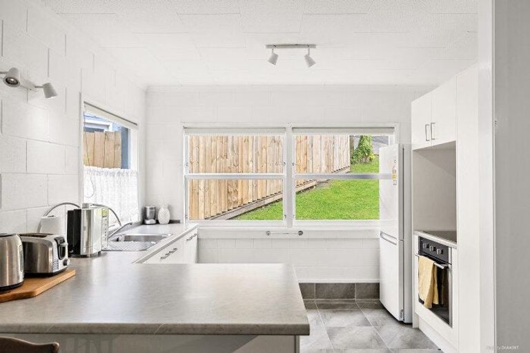 Photo of property in 53 Cyclarama Crescent, Massey, Auckland, 0614