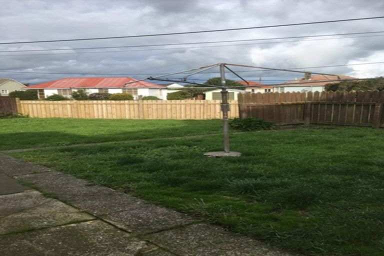 Photo of property in 2 Waihi Road, Hawera, 4610