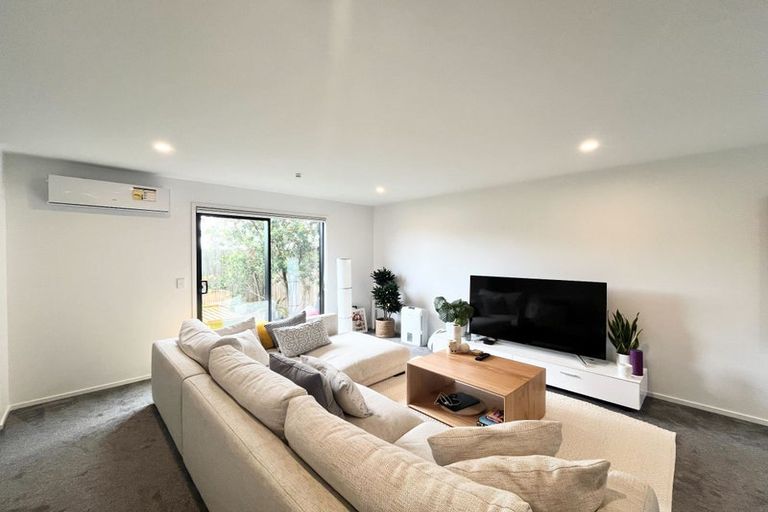 Photo of property in 52e Vodanovich Road, Te Atatu South, Auckland, 0610