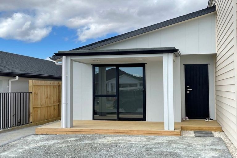 Photo of property in 6a Cronshaw Road, Karaka, Papakura, 2113