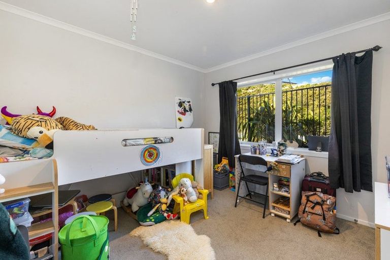 Photo of property in 11 Cirrus Close, Newlands, Wellington, 6037