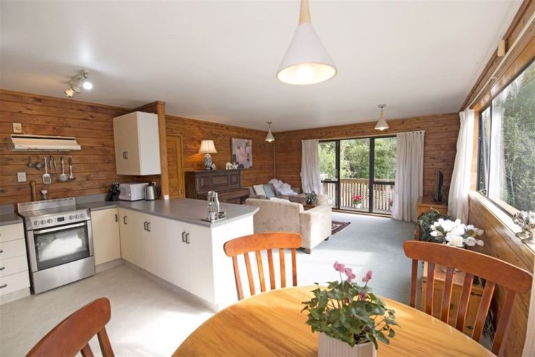 Photo of property in 4 James Scott Place, Te Atatu South, Auckland, 0602