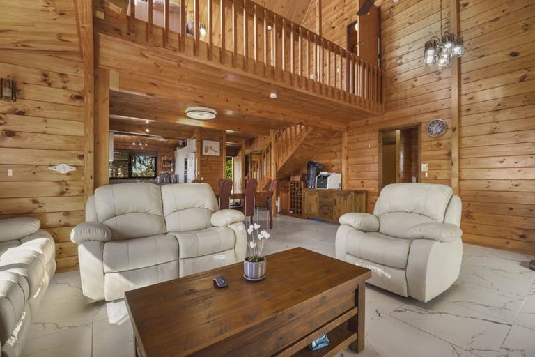 Photo of property in 205 Whangaparaoa Road, Red Beach, 0932