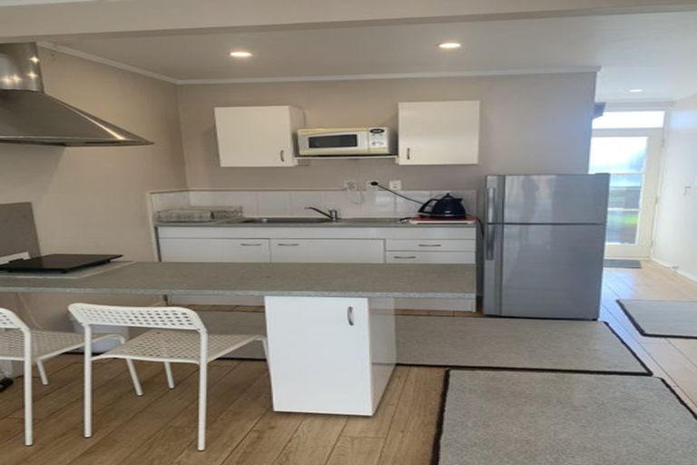 Photo of property in 2/7 Pinero Place, Bucklands Beach, Auckland, 2014