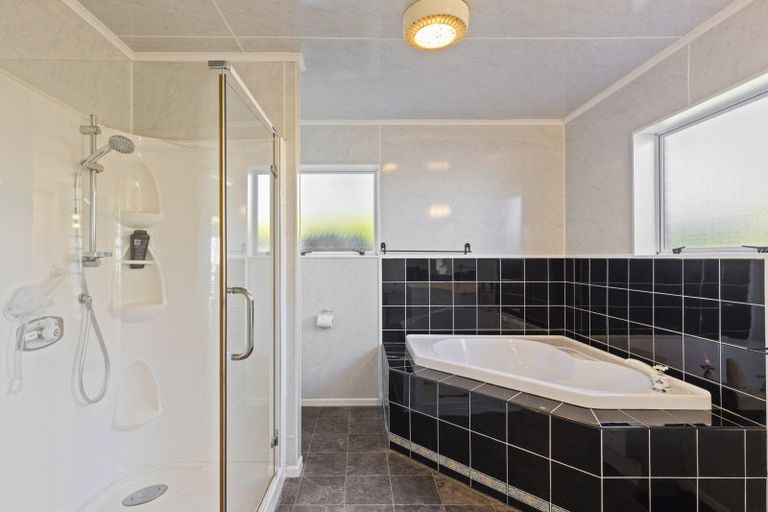 Photo of property in 2/13 Chatswood Grove, Fitzroy, New Plymouth, 4312