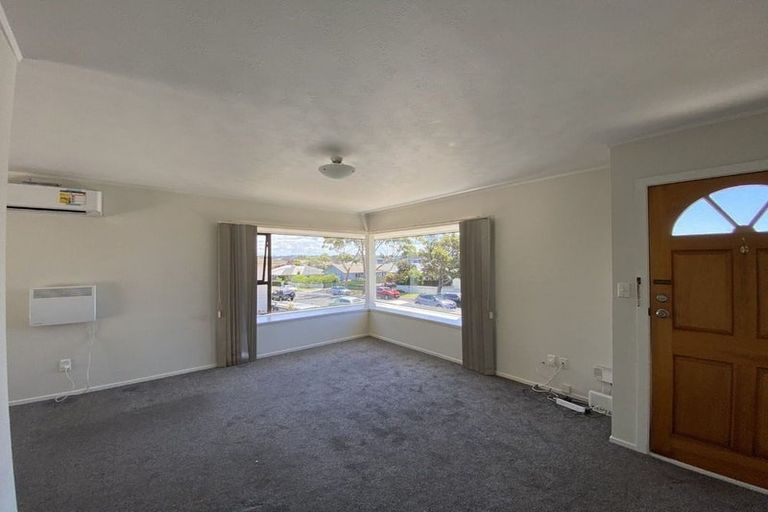 Photo of property in 40 Barbados Drive, Unsworth Heights, Auckland, 0632