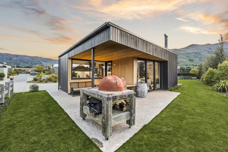 Photo of property in 26 Stackbrae Avenue, Wanaka, 9305