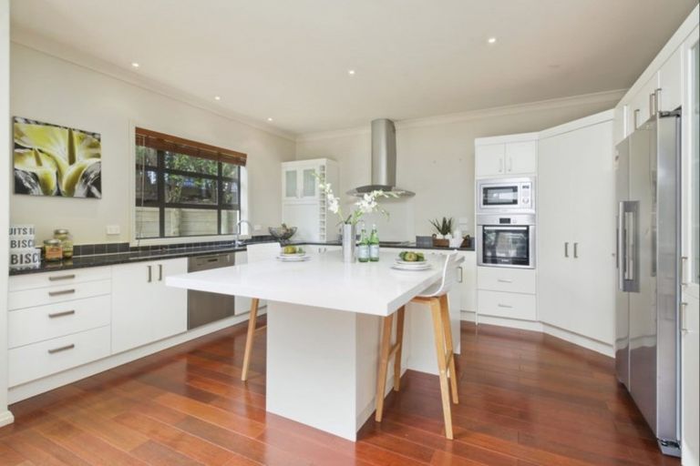 Photo of property in 33 Point View Drive, East Tamaki Heights, Auckland, 2016