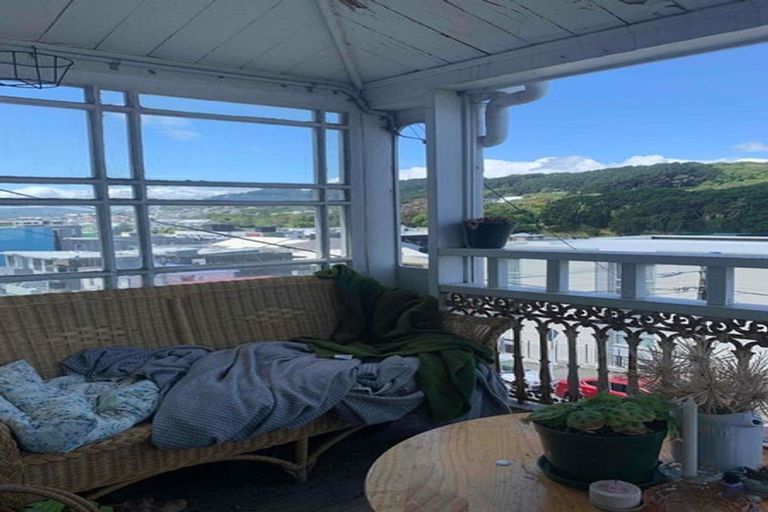 Photo of property in 22 Hanson Street, Mount Cook, Wellington, 6021