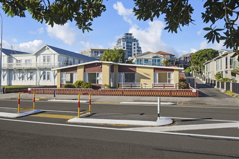 Photo of property in 5 Marine Parade, Paraparaumu Beach, Paraparaumu, 5032