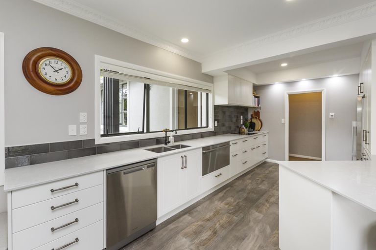 Photo of property in 12 Innes Place, Roslyn, Palmerston North, 4414