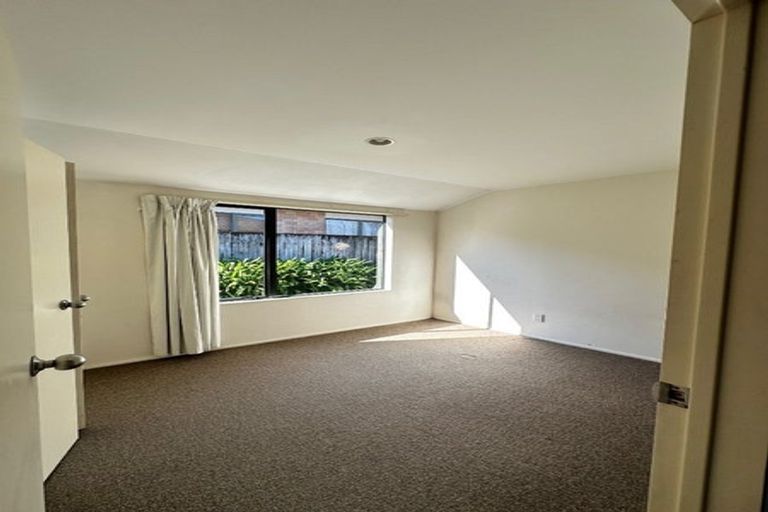 Photo of property in 1/5 Saint Leger Crescent, Huntington Park, Auckland, 2013