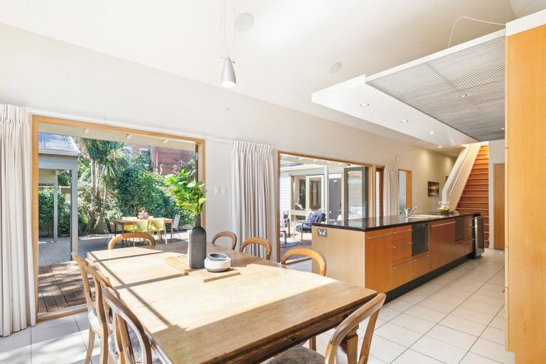 Photo of property in 8 Ranikhet Way, Khandallah, Wellington, 6035