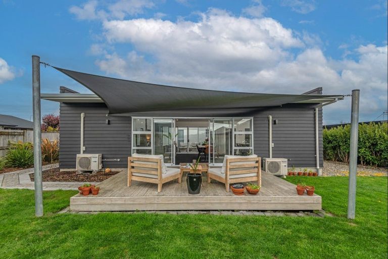 Photo of property in 10 Monaco Grove, Fitzherbert, Palmerston North, 4410