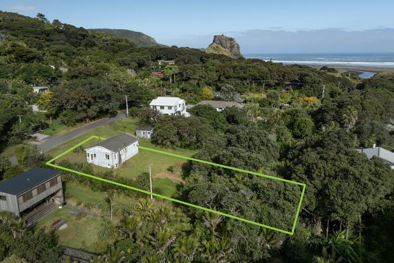 Photo of property in 118 Garden Road, Piha, 0772