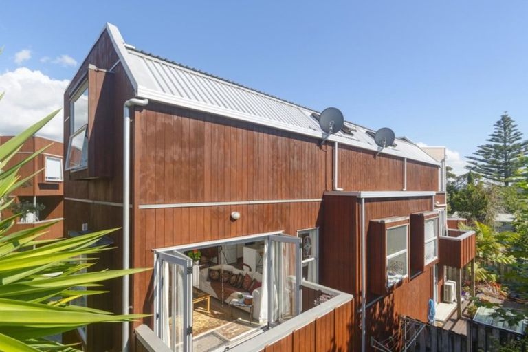 Photo of property in 76p Edmonton Road, Henderson, Auckland, 0612