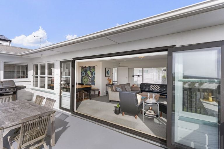 Photo of property in 29 Te Atatu Road, Te Atatu South, Auckland, 0610