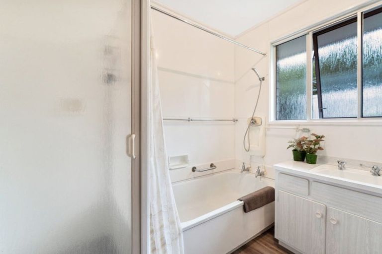 Photo of property in 13 Matenga Street, Waikanae, 5036