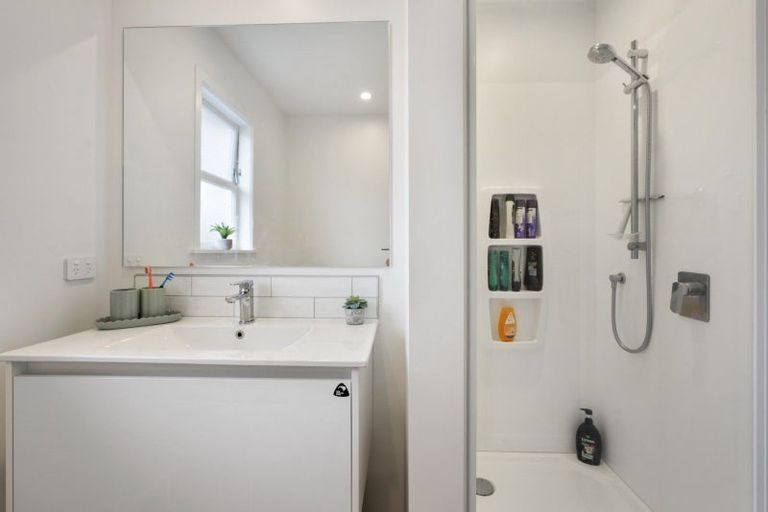 Photo of property in 3 Blenheim Place, Vogeltown, New Plymouth, 4310