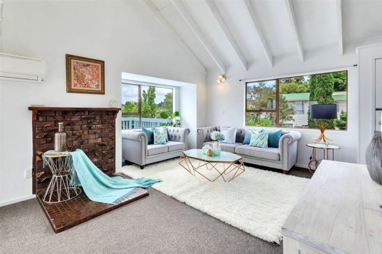 Photo of property in 42 Glenbervie Crescent, Massey, Auckland, 0614