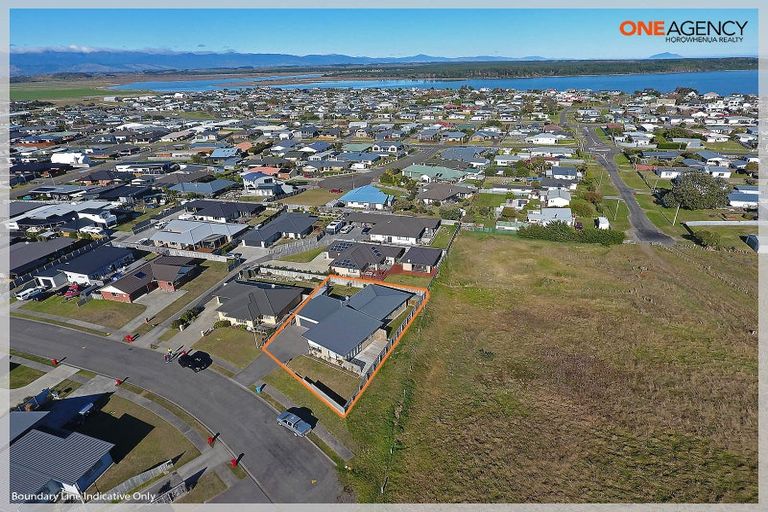 Photo of property in 25 Story Street, Foxton Beach, Foxton, 4815