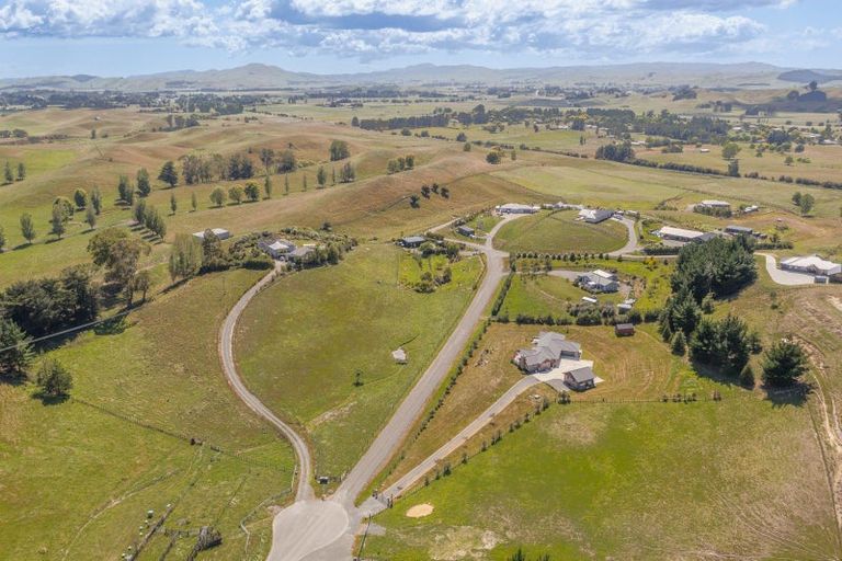 Photo of property in 22 Highlands Drive, Waipawa, 4277