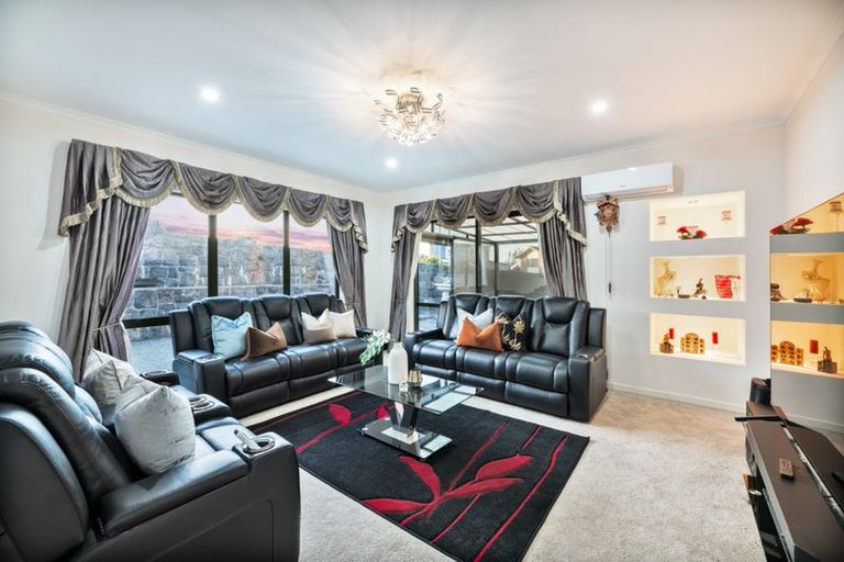 Photo of property in 2 Platinum Rise, Ranui, Auckland, 0612