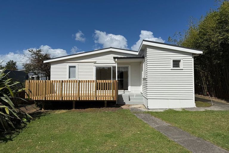 Photo of property in 212 Beach Haven Road, Beach Haven, Auckland, 0626