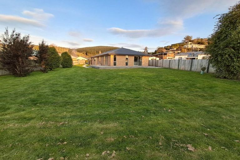 Photo of property in 8 Sandown Street, Waihola, Milton, 9073