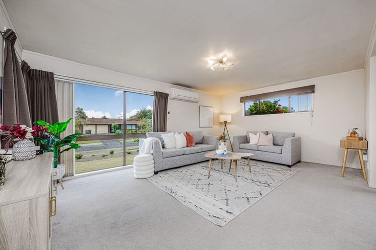Photo of property in 1 Elrita Place, Conifer Grove, Takanini, 2112