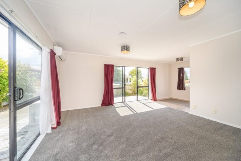 Photo of property in 99 Hillcrest Drive, Kelvin Grove, Palmerston North, 4414