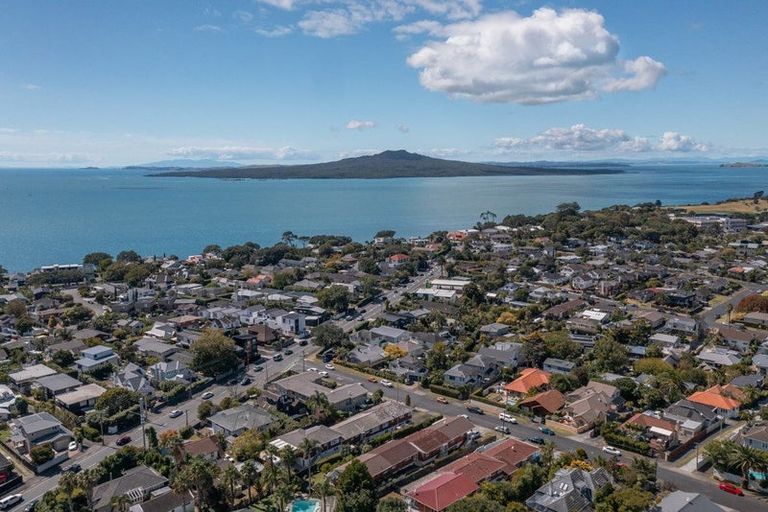 Photo of property in 1/5 Onepoto Road, Hauraki, Auckland, 0622