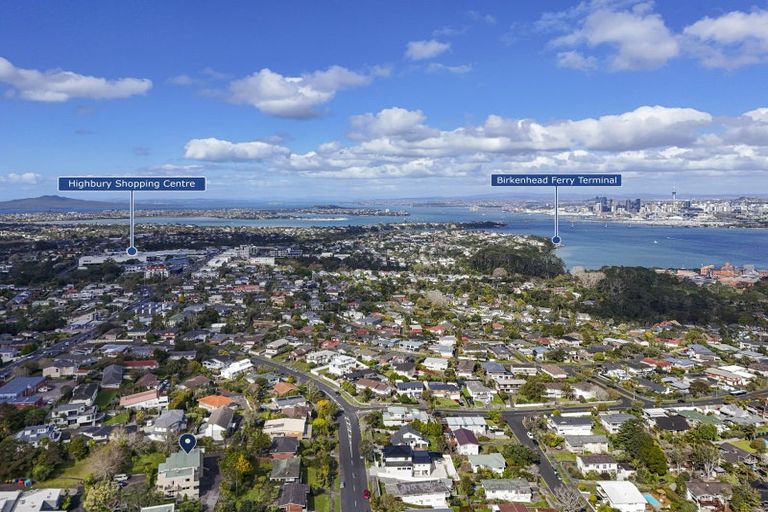 Photo of property in 1/166 Mokoia Road, Chatswood, Auckland, 0626