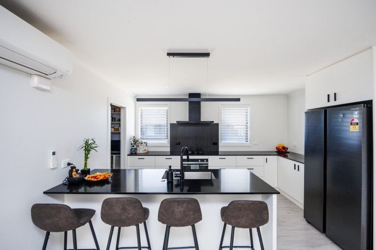 Photo of property in 6 Ivy Lane, Kelvin Grove, Palmerston North, 4414