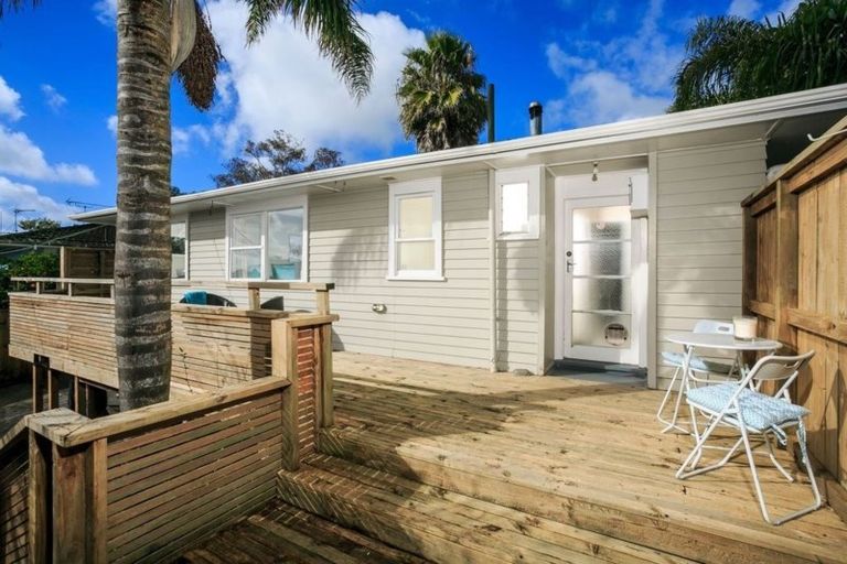 Photo of property in 32 Hatherlow Street, Glenfield, Auckland, 0629