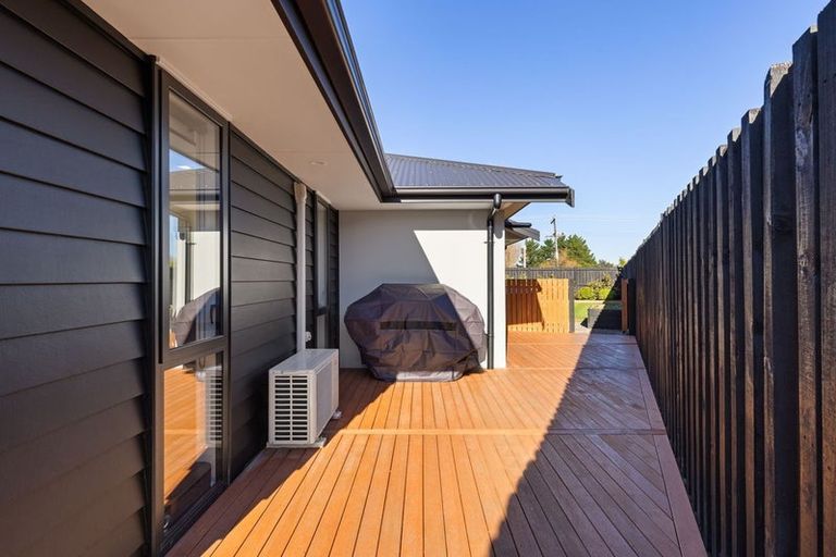 Photo of property in 40 Freedom Drive, Kelvin Grove, Palmerston North, 4414