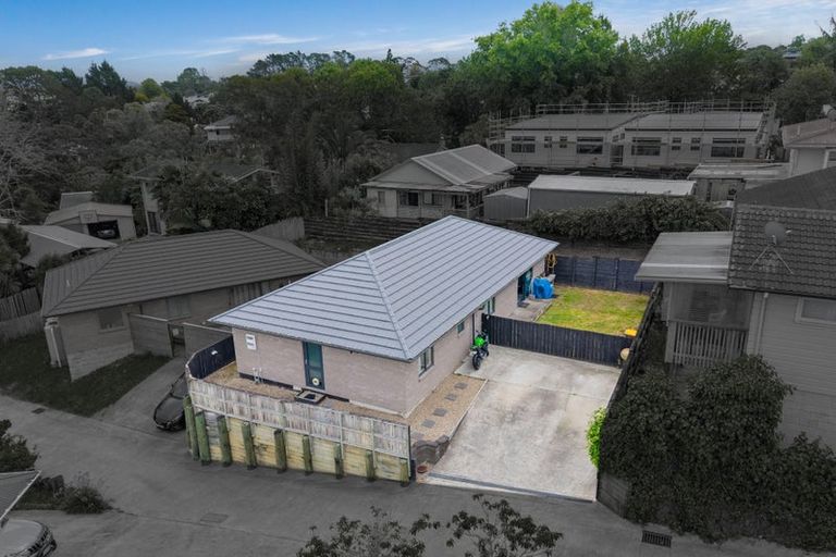 Photo of property in 5a Nielsen Place, Massey, Auckland, 0614