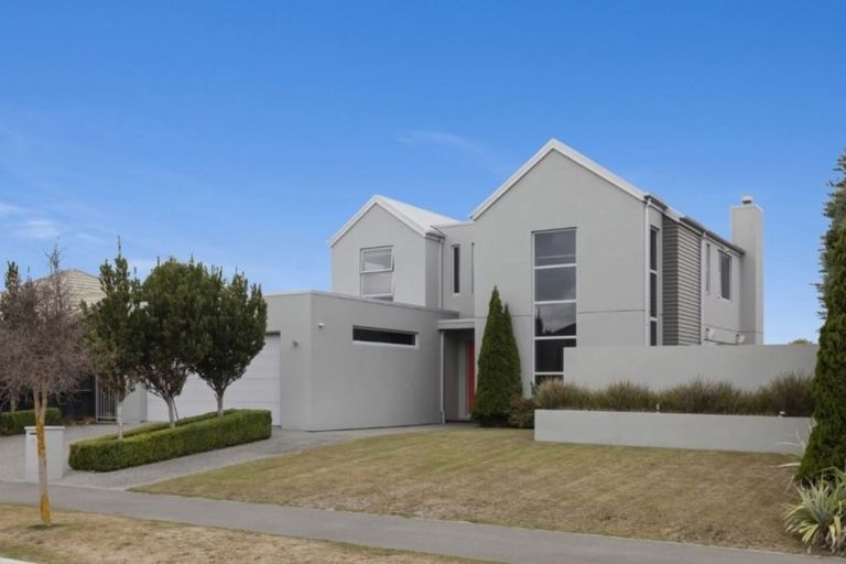 Photo of property in 31 Linkwater Way, Parklands, Christchurch, 8083