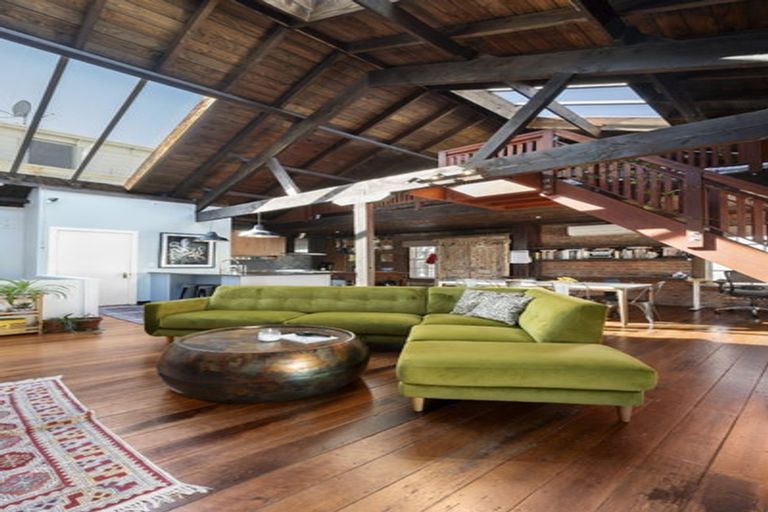 Photo of property in 1/12 Little George Street, Thorndon, Wellington, 6011