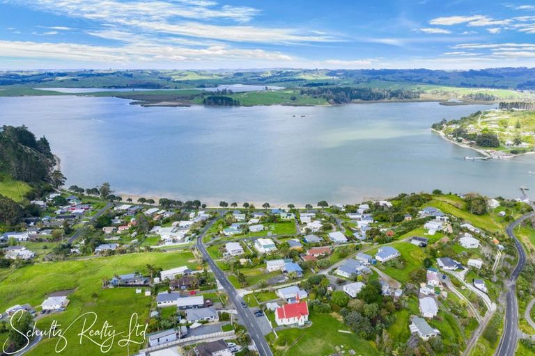 Photo of property in 23 Oxford Street, Whakapirau, 0583