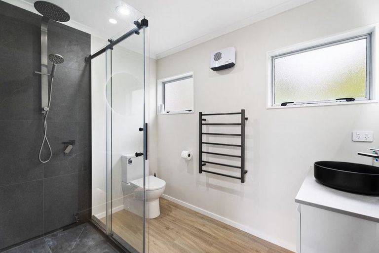 Photo of property in 3/69 Awaroa Road, Helensville, 0800