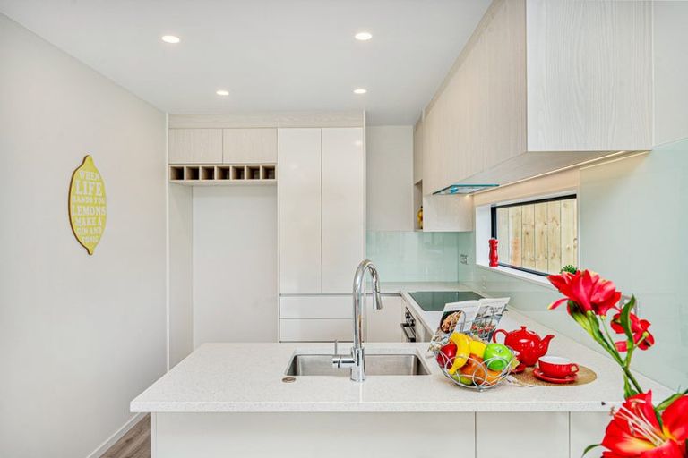 Photo of property in 13a Renata Crescent, Te Atatu Peninsula, Auckland, 0610