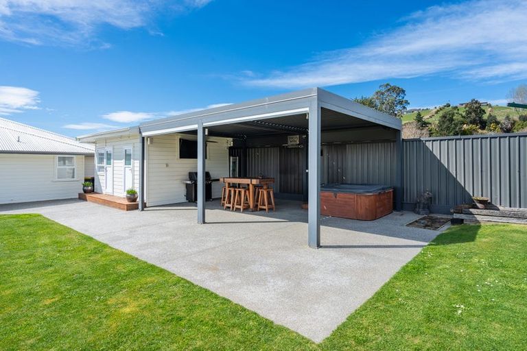 Photo of property in 8 Margate Street, Waihola, Milton, 9073
