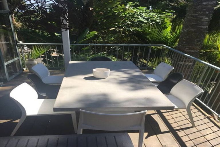 Photo of property in 90 Park Road, Titirangi, Auckland, 0604