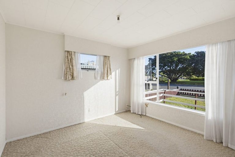 Photo of property in 5 Marine Parade, Paraparaumu Beach, Paraparaumu, 5032