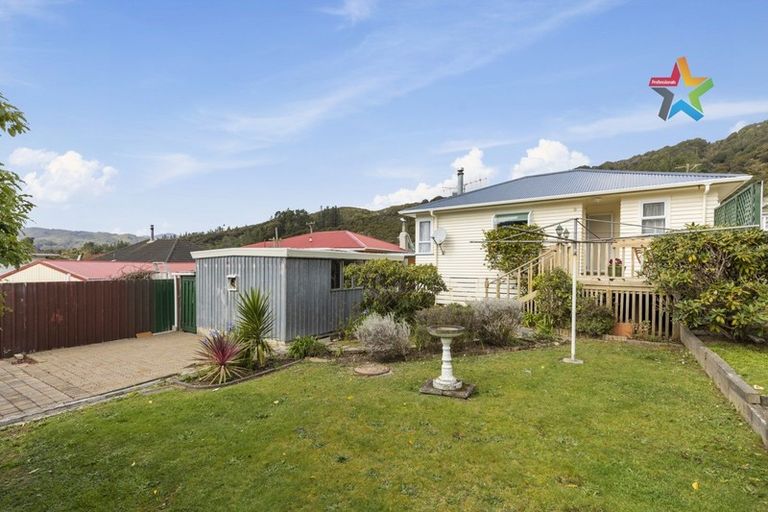 Photo of property in 20 Gardiner Grove, Wainuiomata, Lower Hutt, 5014